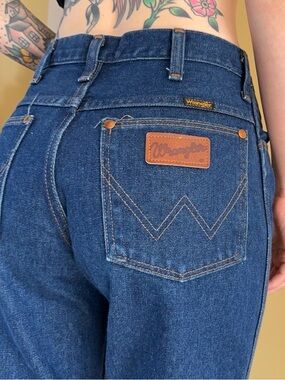 Wrangler Vintage Straight Leg Dark Blue High-Rise Denim Jeans Made in USA